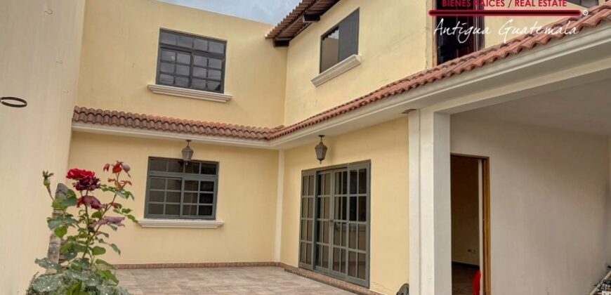 F316 – Casa en renta 3 habitaciones sin muebles