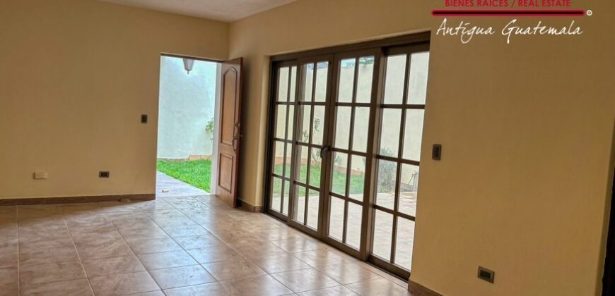 F316 – Casa en renta 3 habitaciones sin muebles