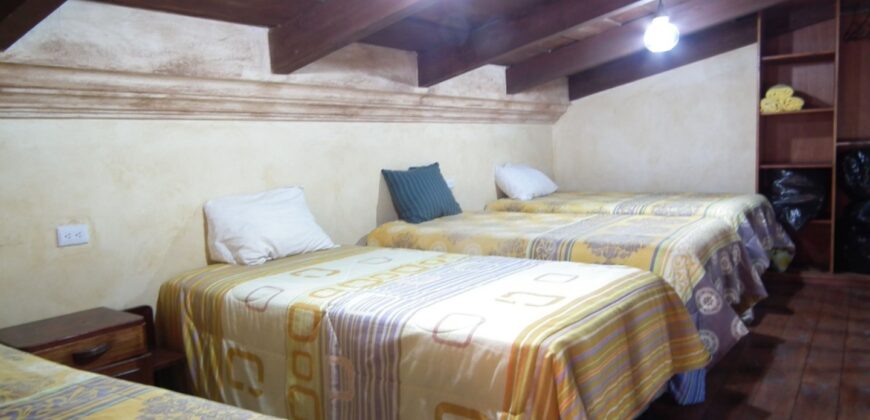 A3064 – Casa en renta con 10 habitaciones y local comercial – Recién remodelada