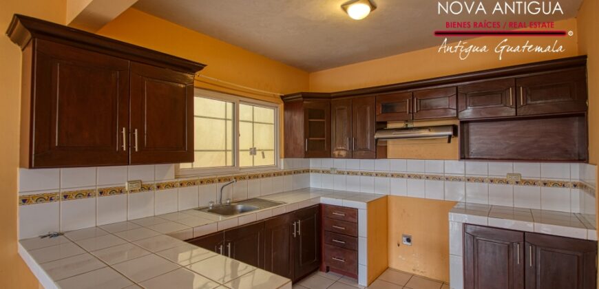 F325 – Casa en renta sin muebles de dos habitaciones