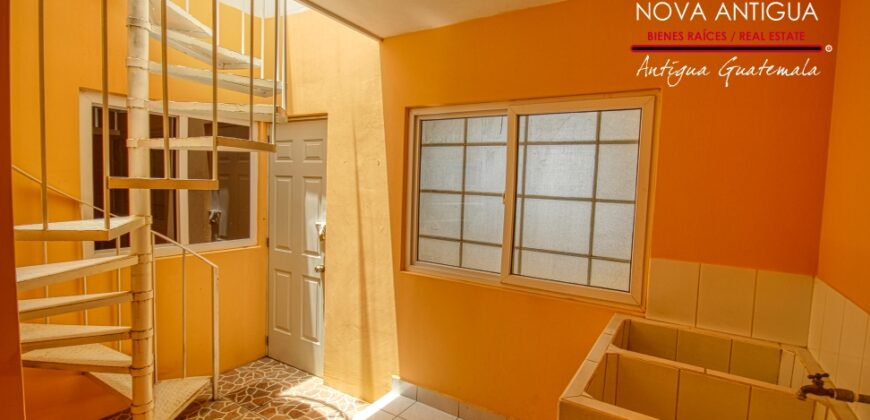 F325 – Casa en renta sin muebles de dos habitaciones