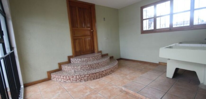 I301 – 4 bedroom house unfurnished