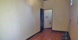 J302 – Casa en renta 5 habitaciones sin muebles en San Miguel Escobar