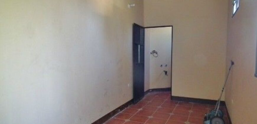J302 – 5 bedroom unfurnished house for rent in San Miguel Escobar