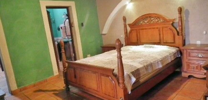 F387 – Casa en renta semiamueblada