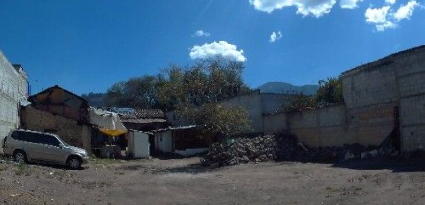 A1034 – Amplio terreno en venta en el centro de Antigua.