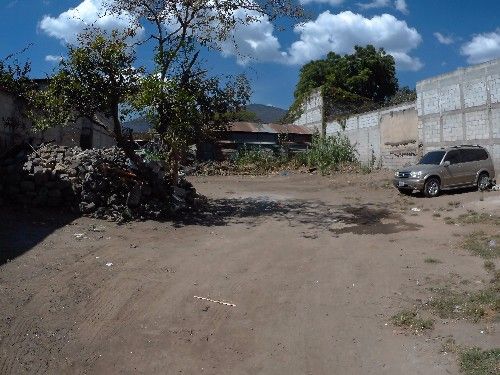 A1034 – Ample land for sale in the centre of Antigua.