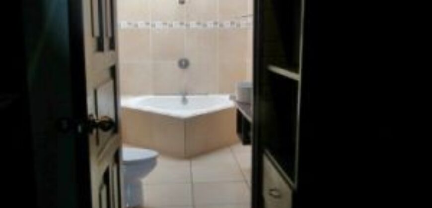 A3075 – House for rent unfurnished ten ambiences