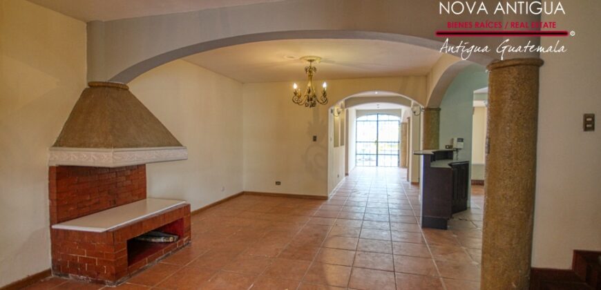 D269 – 5 bedroom house unfurnished