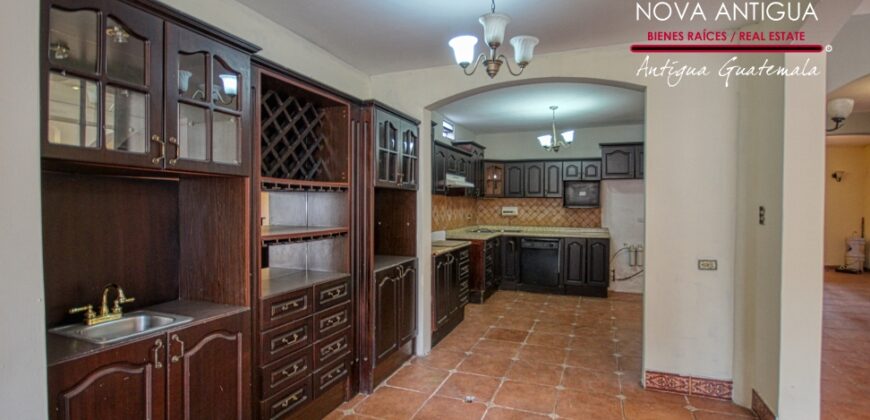 D269 – 5 bedroom house unfurnished