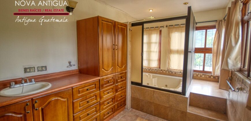 D269 – 5 bedroom house unfurnished