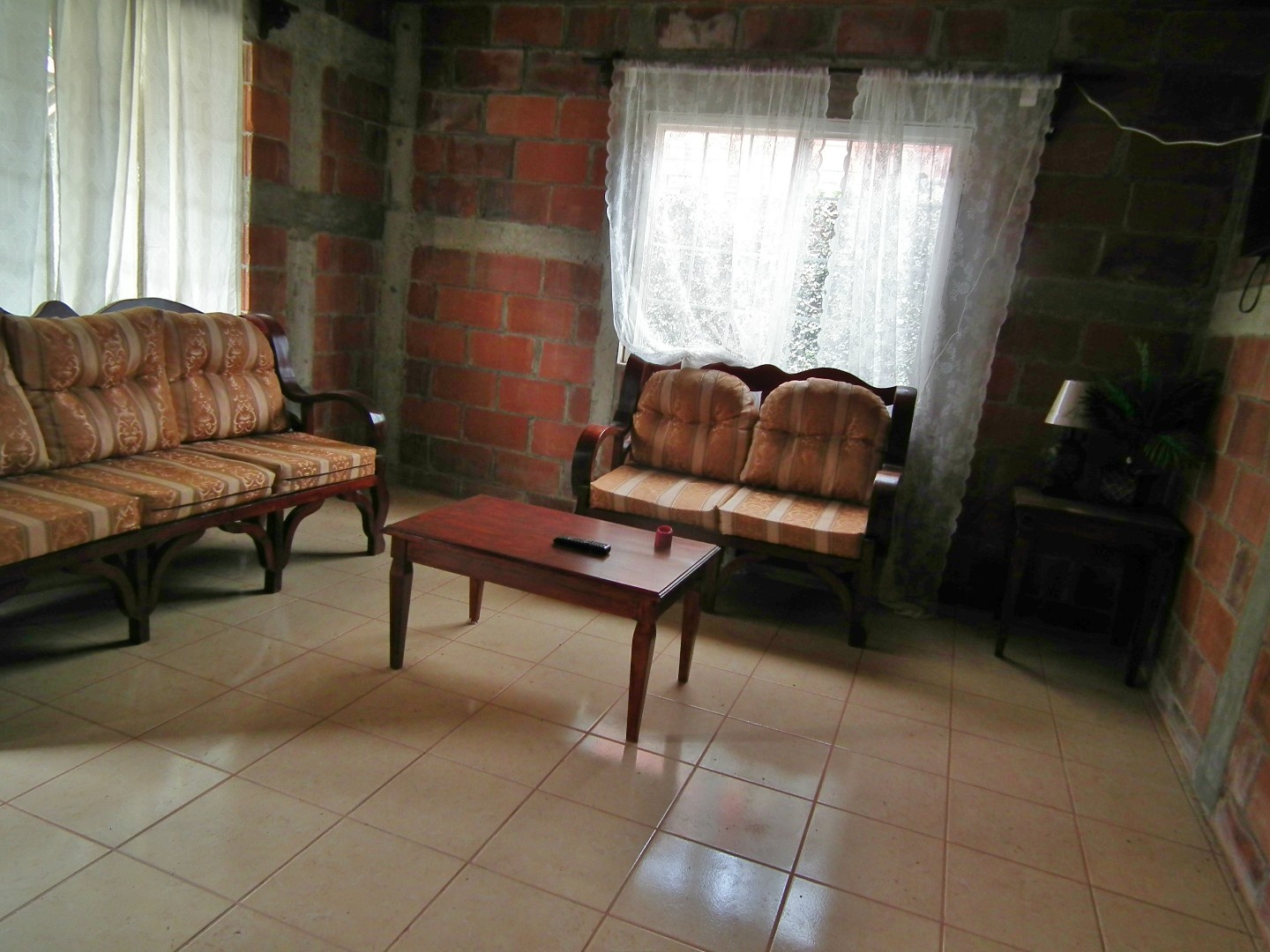 H289 – One bedroom house furnished