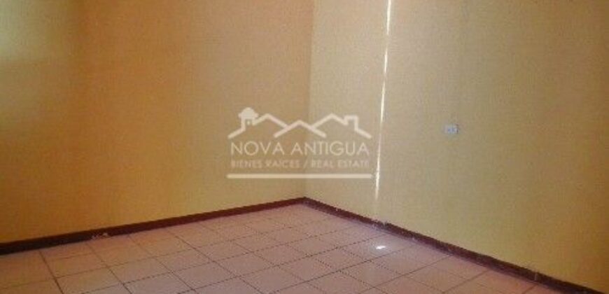 A3087 – Casa o local comercial a pocas cuadras del parque