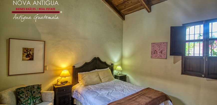 A3093 – Casa en renta de dos habitaciones completamente  amueblada y equipada