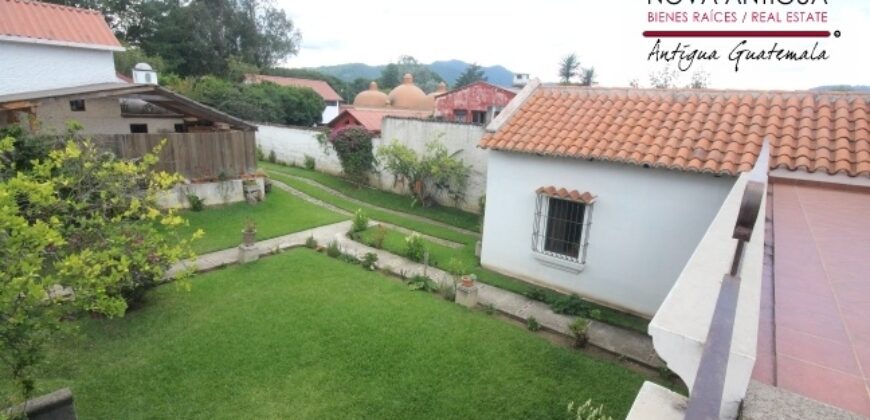 H201 – Casa en renta 2 habitaciones amueblada