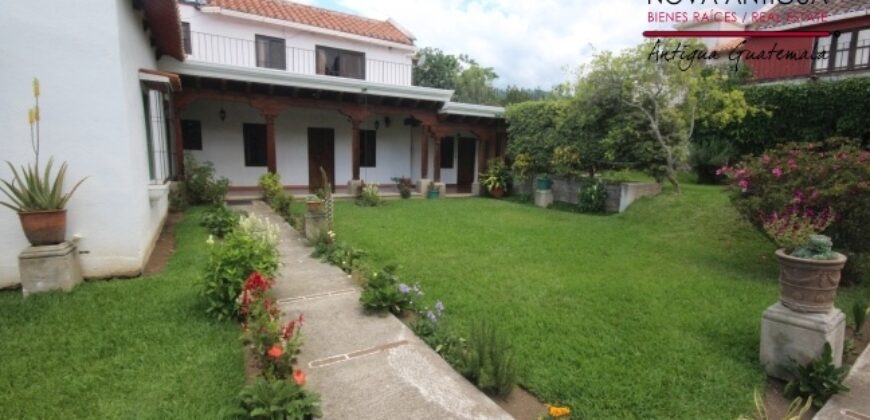 H201 – Casa en renta 2 habitaciones amueblada