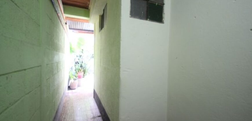 A3096 – 12 room house, 6 bathrooms ideal for lodging house or offices