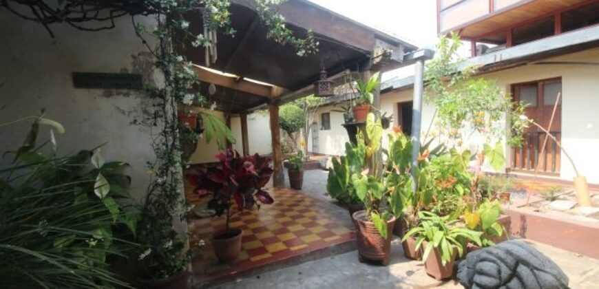 A3095 – House for business in an excellent area of Antigua G.