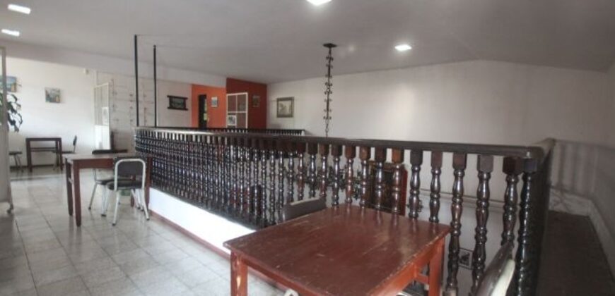 A3105 – Casa para comercio a dos cuadras del parque central