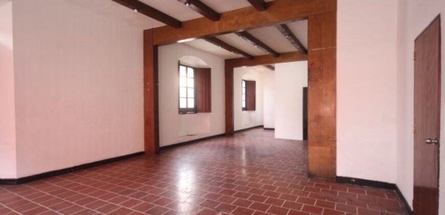 A3103 – Local en renta a pocas cuadras del Parque Central