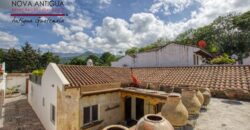 A1070 – 2 casas en una propiedad en casco de Antigua