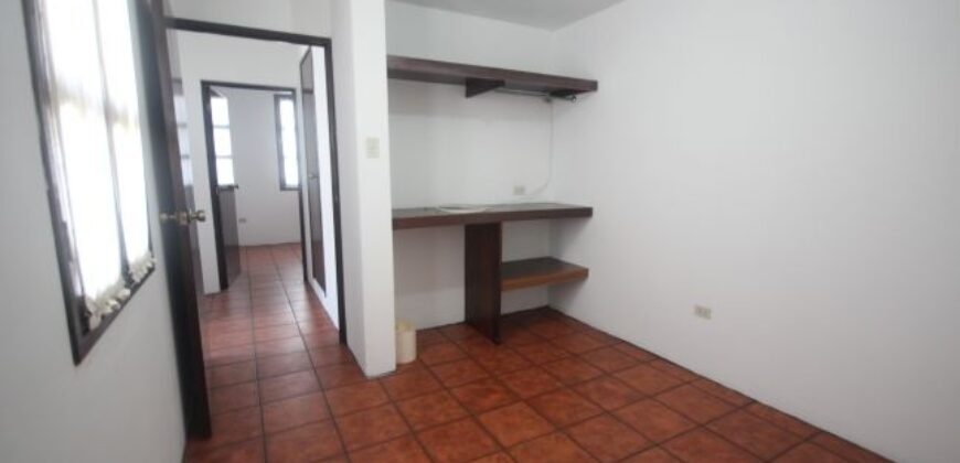 A3372 – Casa en renta amueblada de 3 habitaciones en residencial con piscina