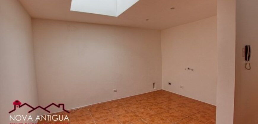 A3382 – Ample retail space three blocks from the Central Park