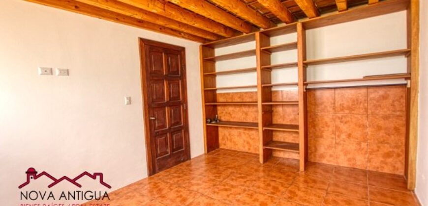 A3382 – Ample retail space three blocks from the Central Park