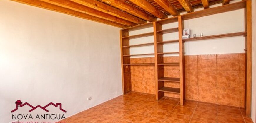 A3382 – Ample retail space three blocks from the Central Park