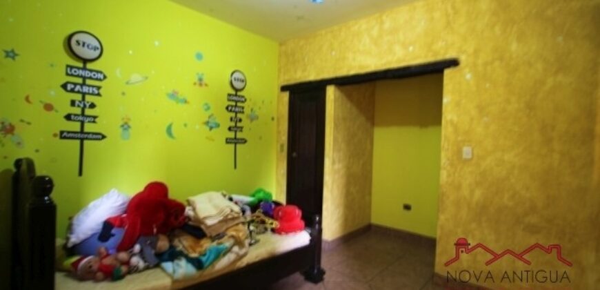 J307 – Espaciosa casa para renta en el área de San Miguel Escobar