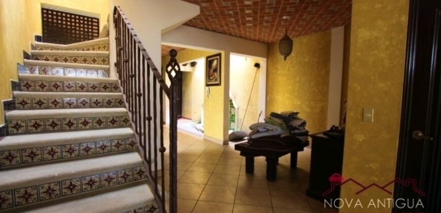 J307 – Ample house for rent in the área of San Miguel Escobar