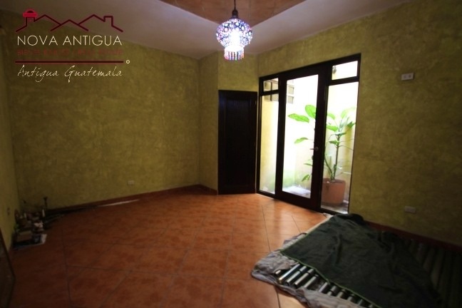 J307 – Ample house for rent in the área of San Miguel Escobar