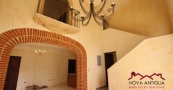 J308 – Beautiful apartment with Venetian details in the area of Ciudad Vieja