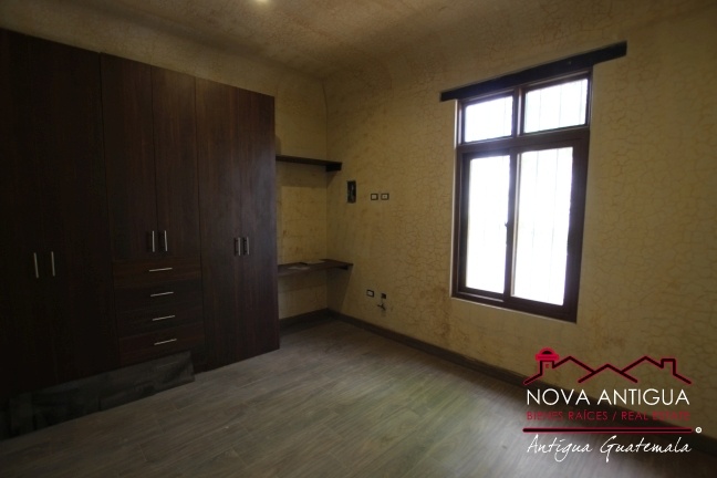 J308 – Hermoso apartamento con toque Veneciano en el área de Ciudad Vieja