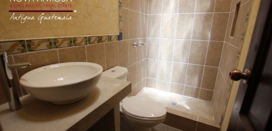 J308 – Beautiful apartment with Venetian details in the area of Ciudad Vieja