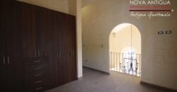 J308 – Beautiful apartment with Venetian details in the area of Ciudad Vieja