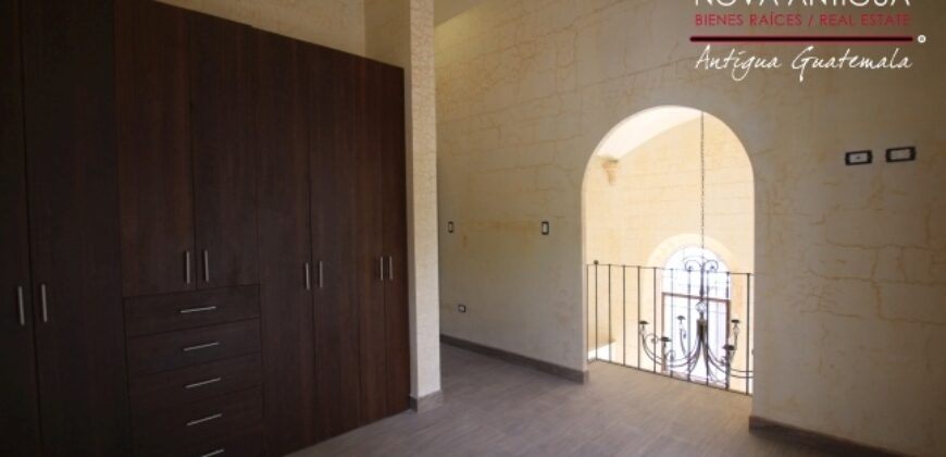 J308 – Hermoso apartamento con toque Veneciano en el área de Ciudad Vieja