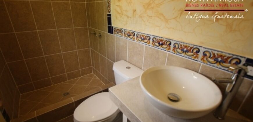 J308 – Beautiful apartment with Venetian details in the area of Ciudad Vieja