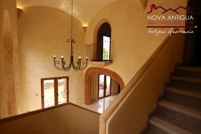 J308 – Beautiful apartment with Venetian details in the area of Ciudad Vieja
