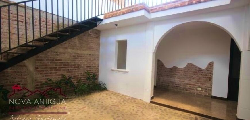 F338 – Beautiful house for rent in the area of Jocotenango