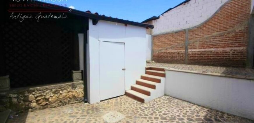 F338 – Beautiful house for rent in the area of Jocotenango