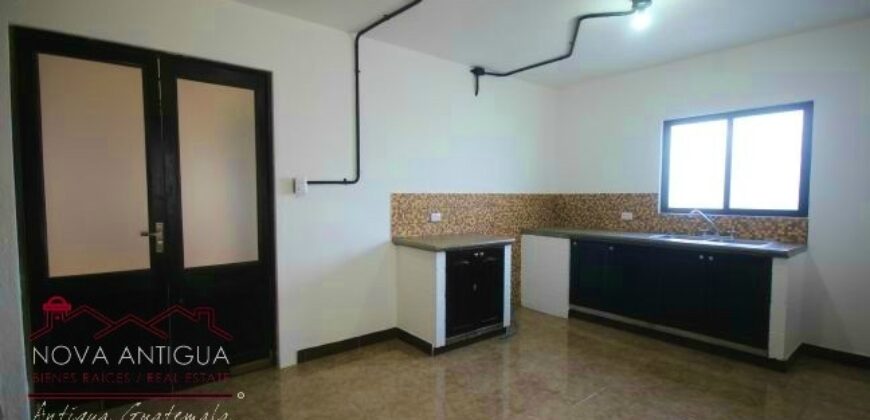 F338 – Beautiful house for rent in the area of Jocotenango