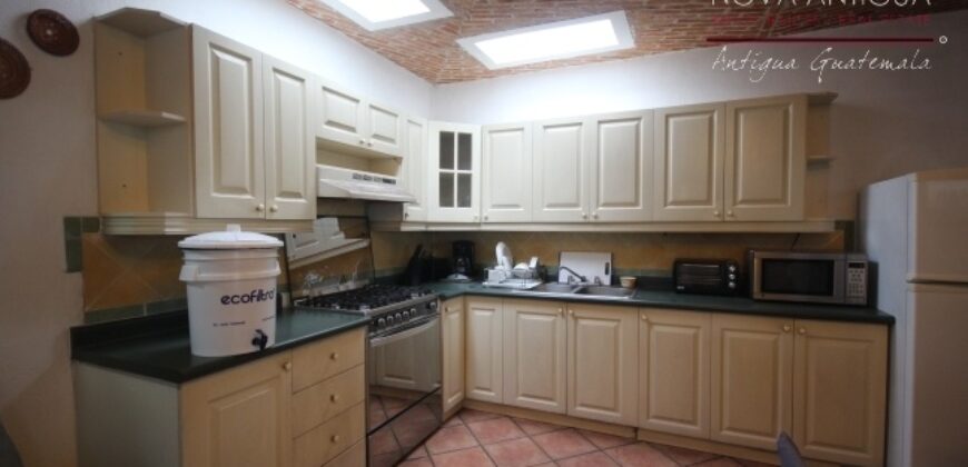 A3383 – Apartamento en renta amueblado de dos habitaciones