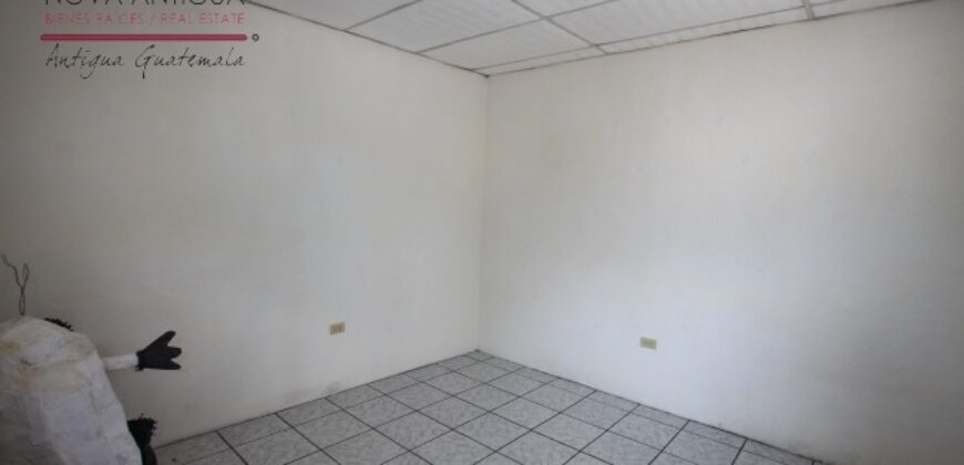 E236 – Ample house for rent in the area of Santa Ana