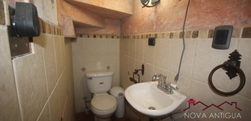 A3386 – Beautiful two-bedroom apartment in the center of Antigua
