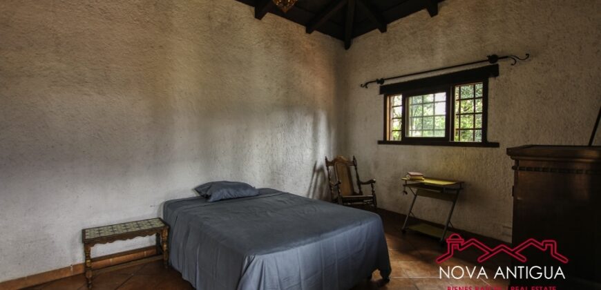 D272 – Casa en venta de 4 habitaciones en Tetuan