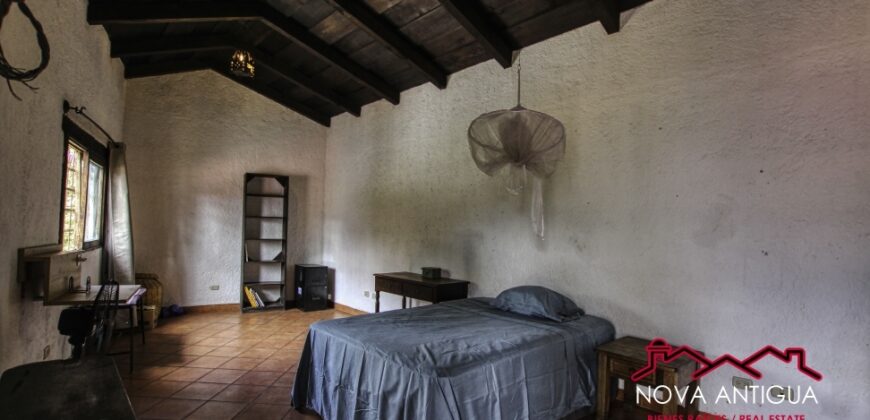 D272 – Casa en venta de 4 habitaciones en Tetuan