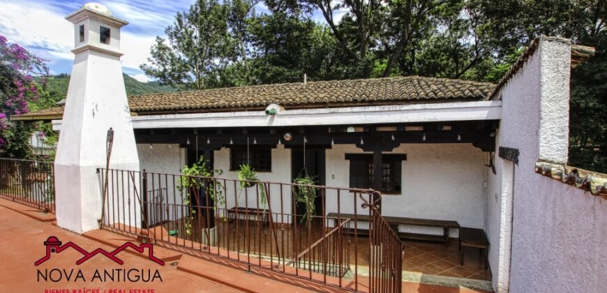 D272 – Casa en venta de 4 habitaciones en Tetuan