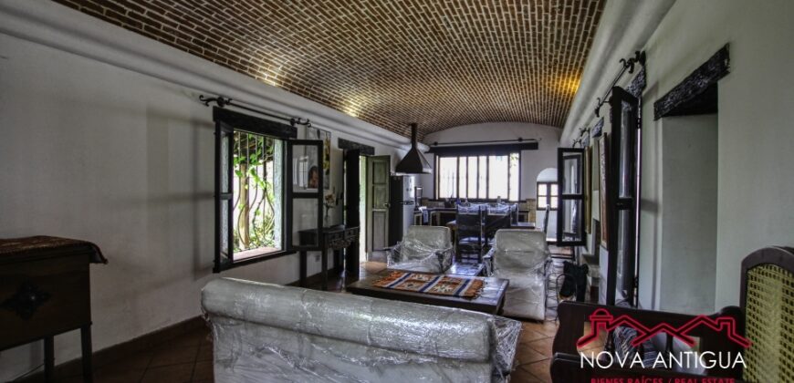 D272 – Casa en venta de 4 habitaciones en Tetuan