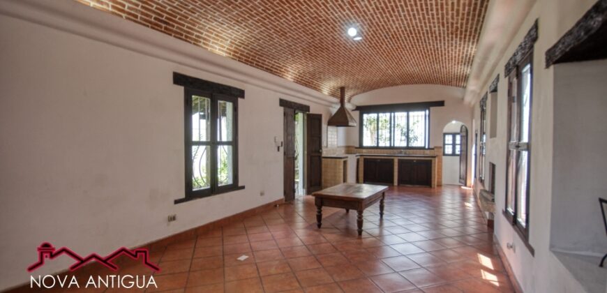 D272 – 4 bedroom house for sale